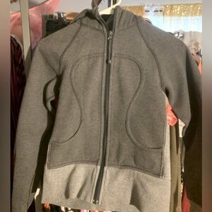 Gently worn lululemon scuba hoodie size XS mall. 2tone gray. True to size